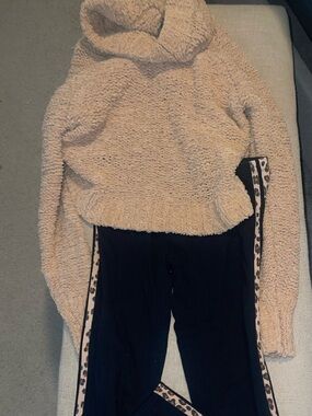 Cozy Sherpa Hoodie & SO leggings